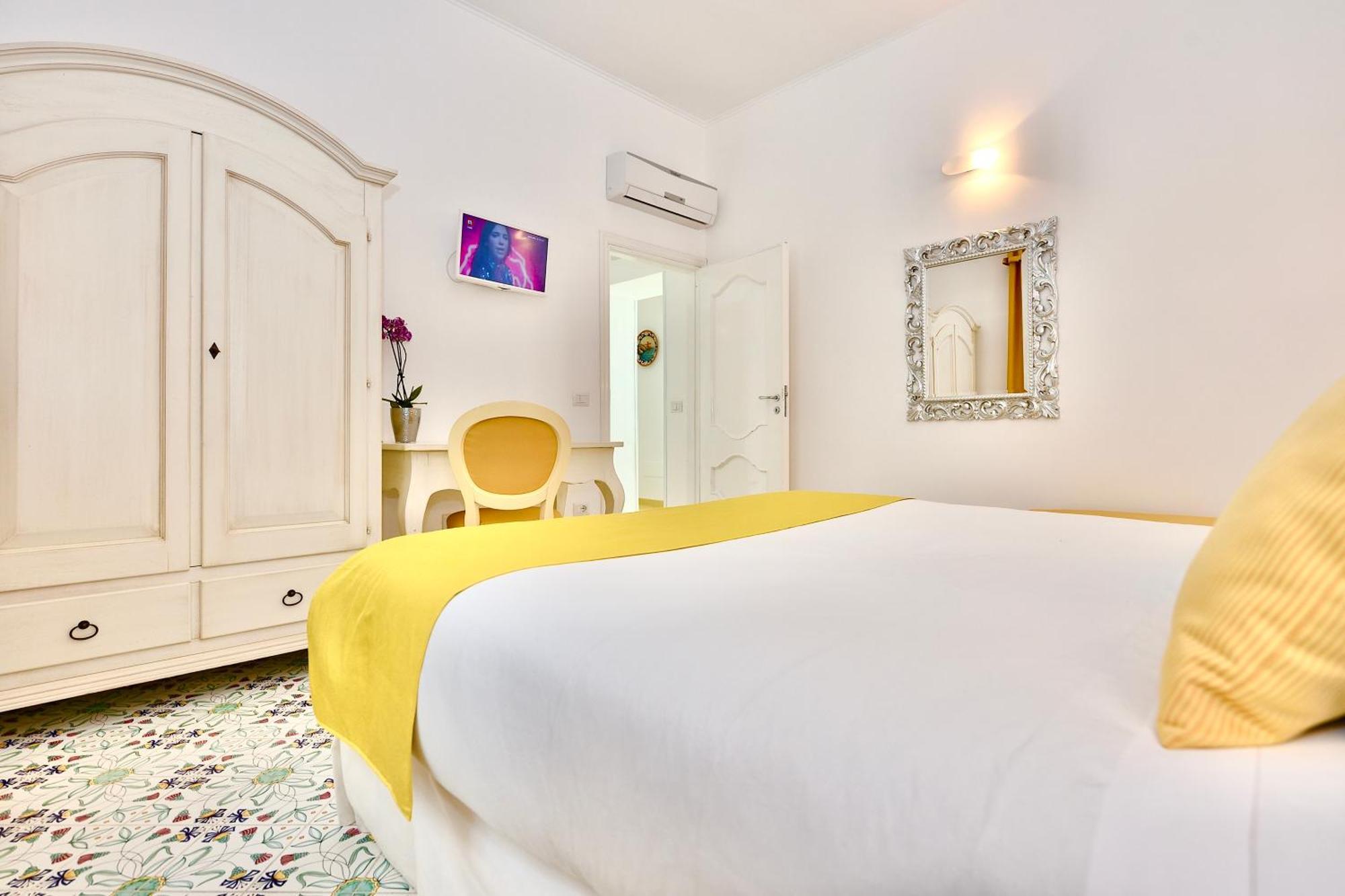 Smeraldo Holiday House Конка-дей-Марини Номер фото